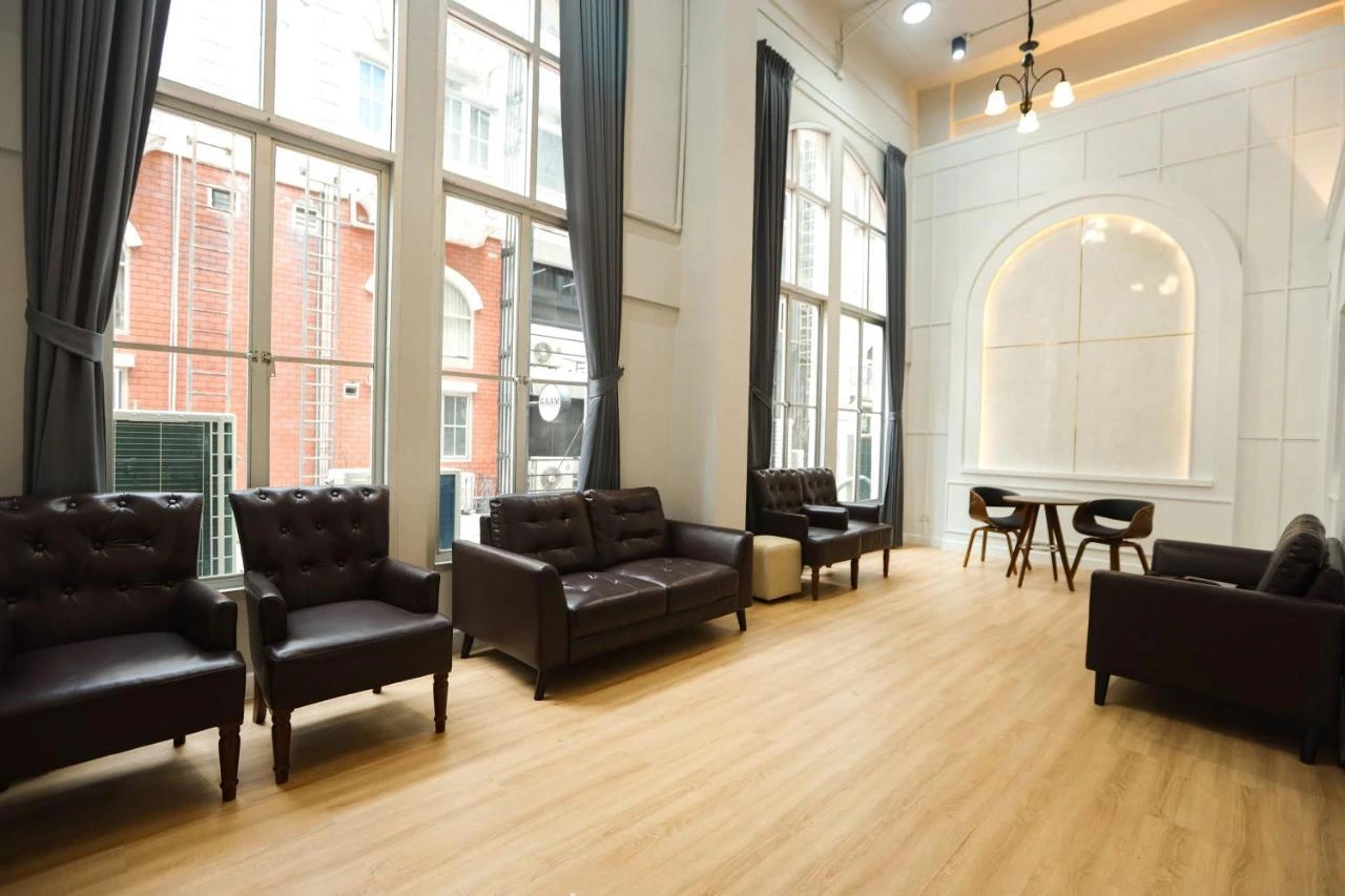 G5 Hostel White Clean Interior